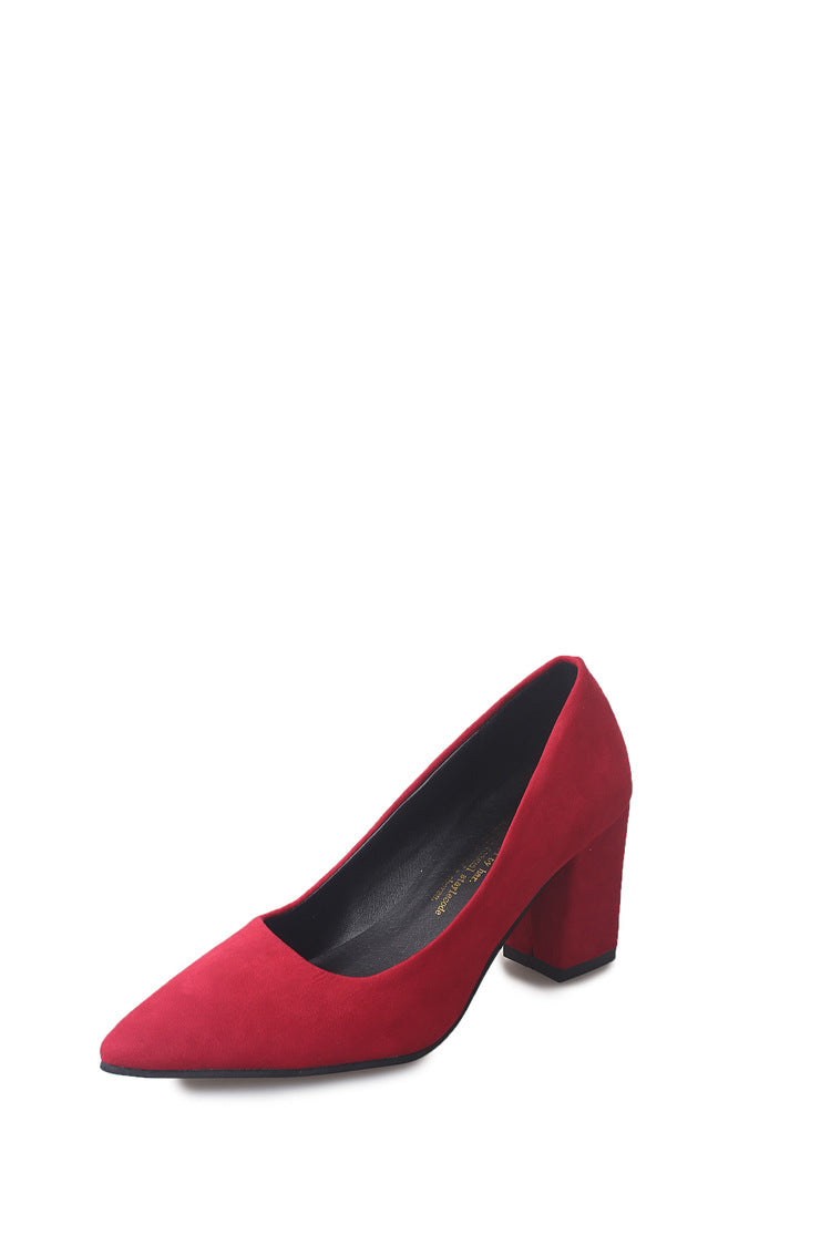 Shallow pointed high-heeled shoes